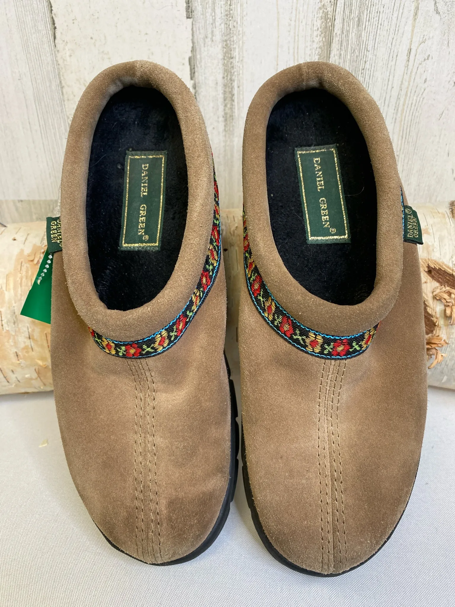 Daniel Green Size 7 Tan Slip-ons