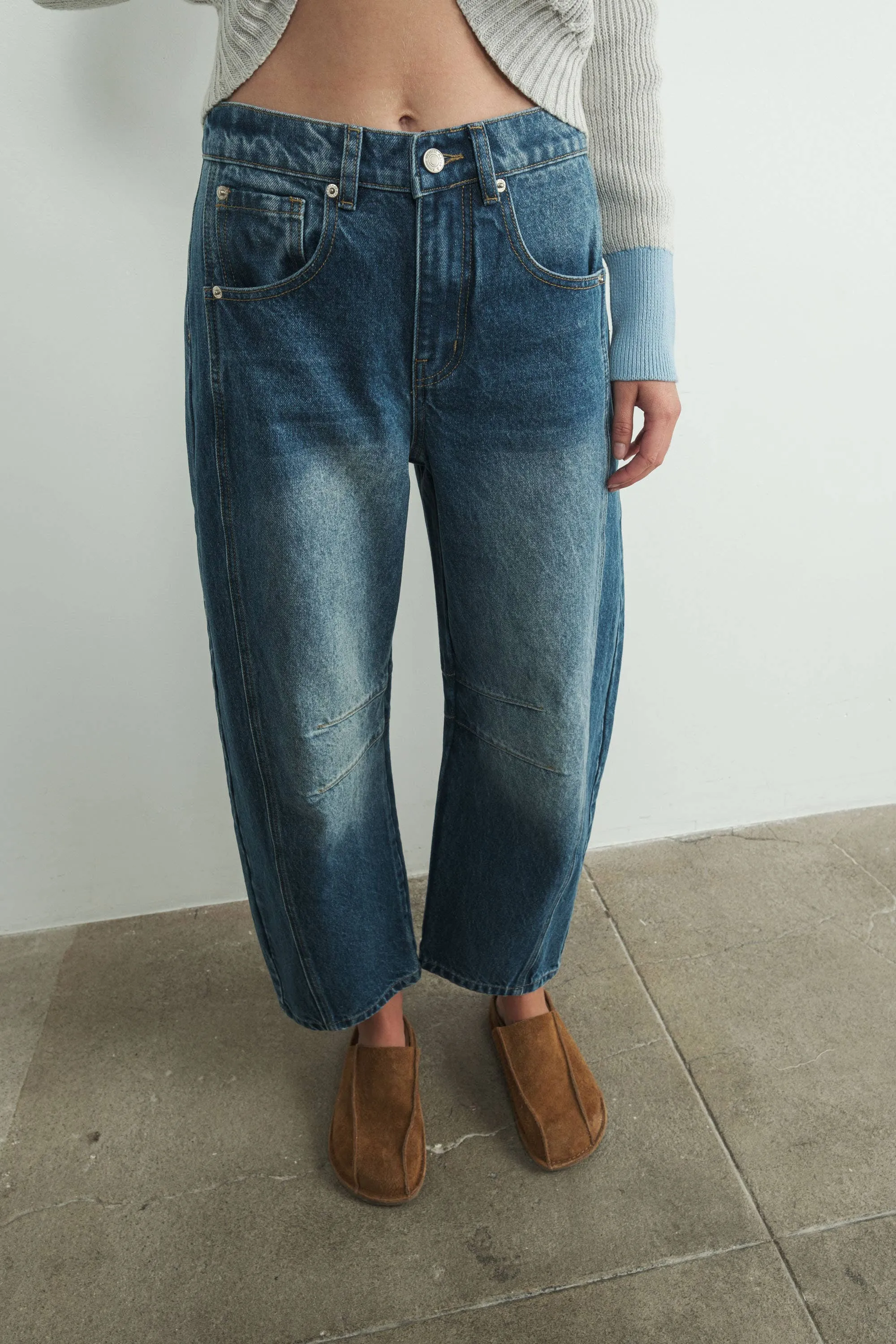 Relaxed Fit Cropped Barrel Jeans