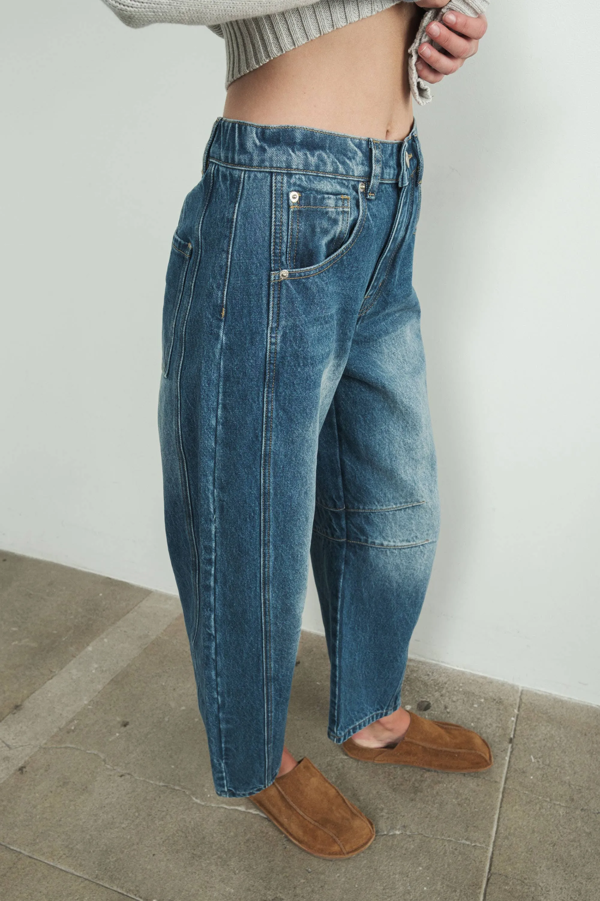 Relaxed Fit Cropped Barrel Jeans