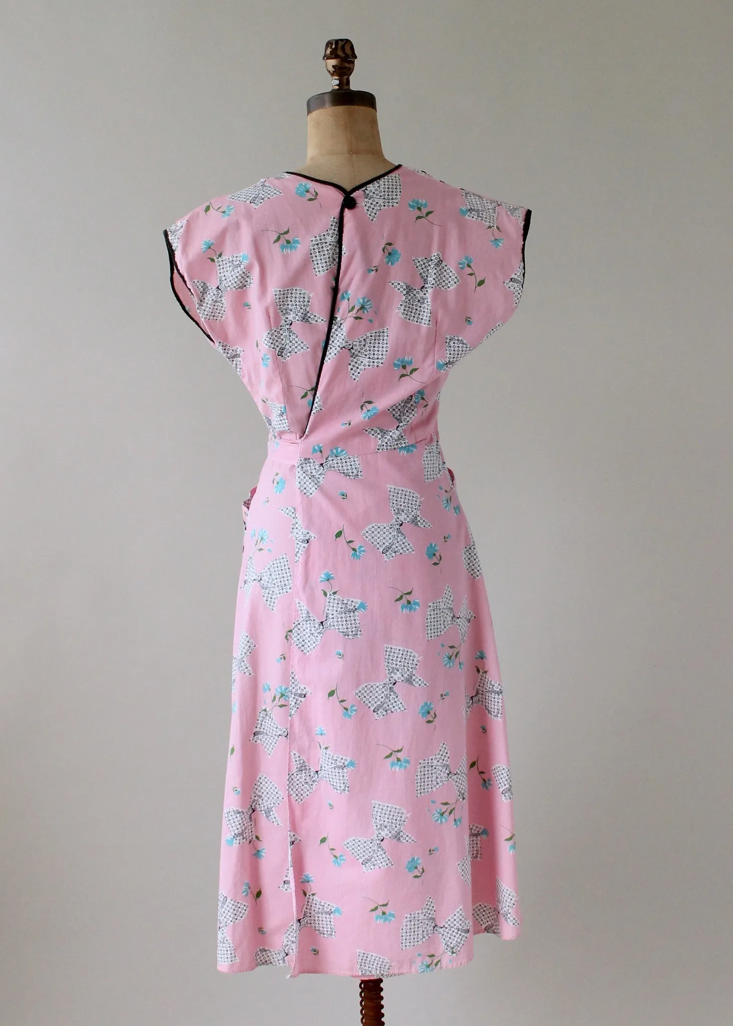 Vintage 1950s Sweet Novelty Print Pink Wrap Dress